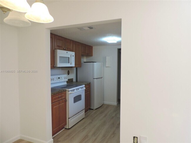 Foto del edificio - 566 NW 114th Ave