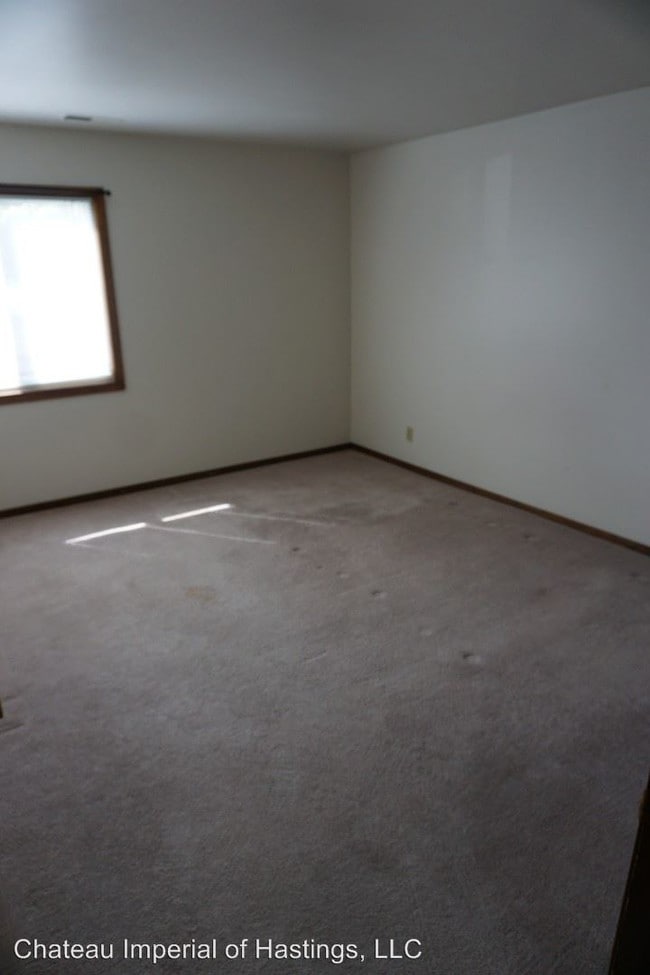 Building Photo - 3010 Parklane Dr