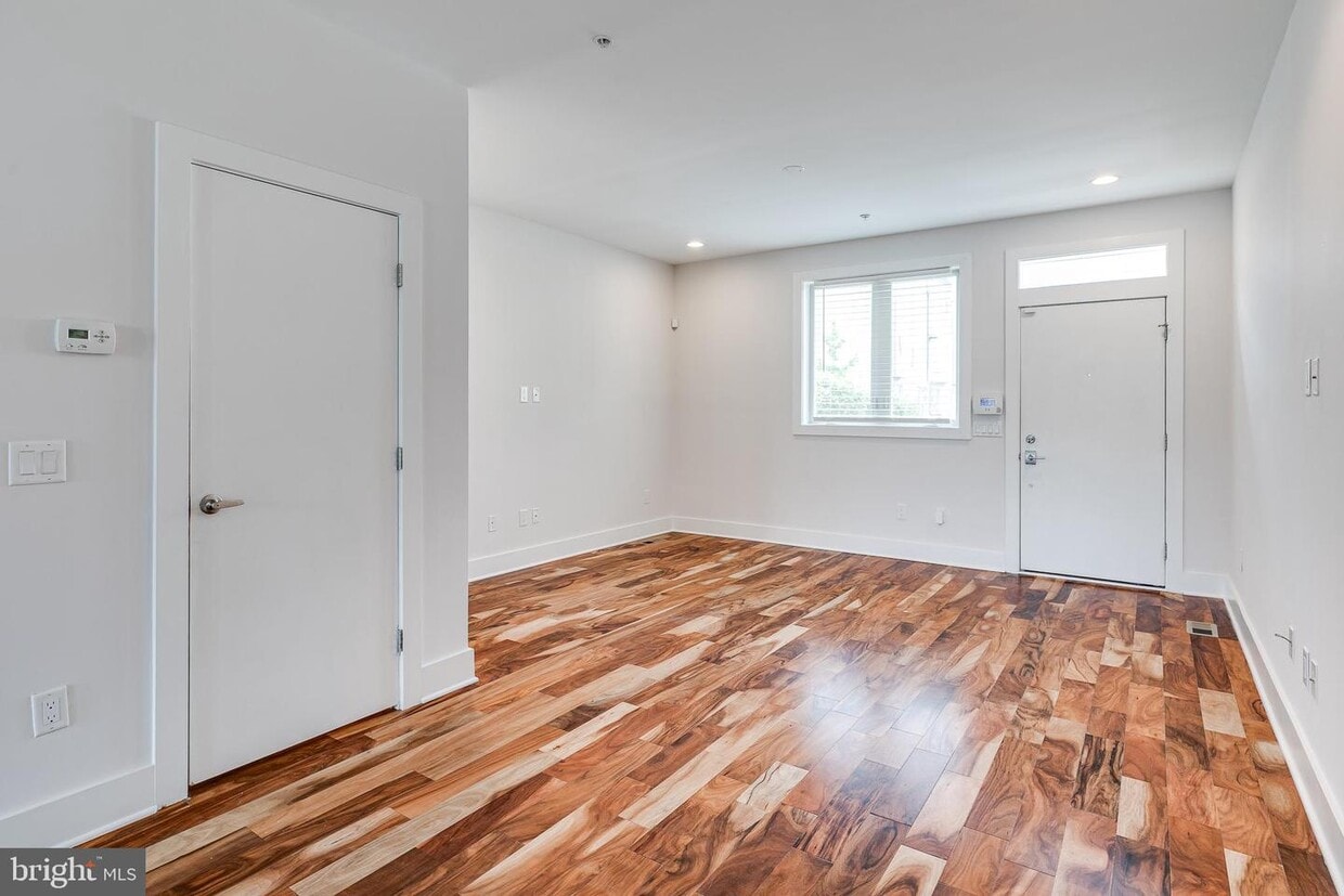 740 S Christopher Columbus Blvd, Philadelphia, PA 19147 Townhouse for