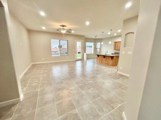 Building Photo - 8217 E 34th Rd