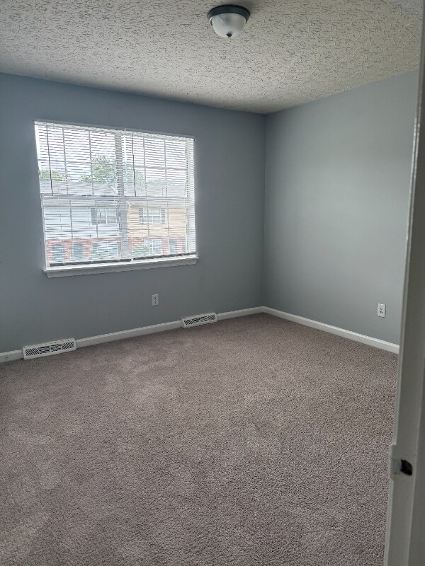 Foto del edificio - 53 Ferguson Dr