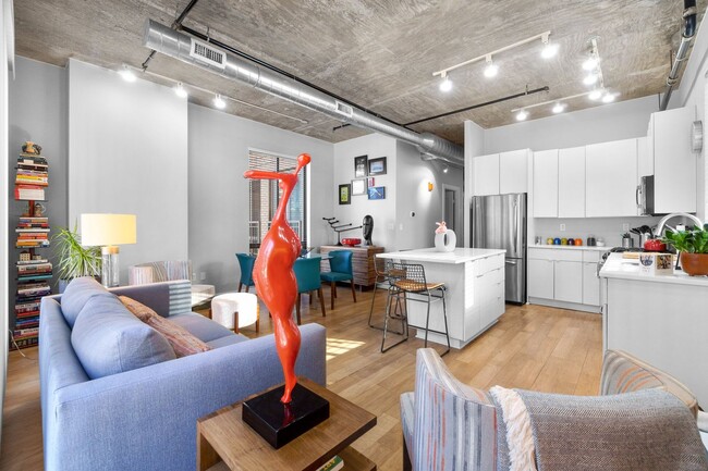 Foto del edificio - 2 Bed 2 Bath - Mount Vernon Condo - Garage Parking Space Included