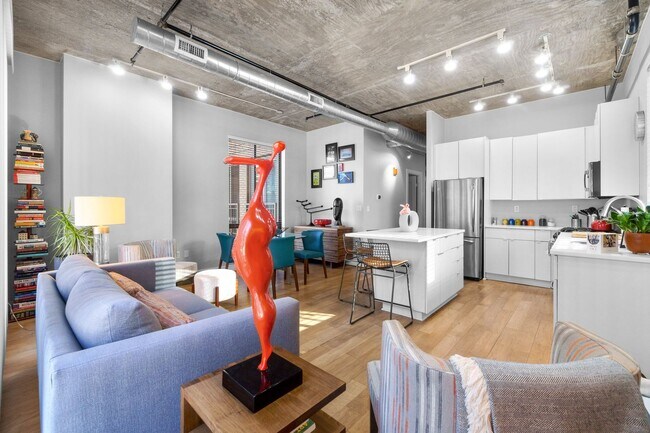 Building Photo - 2 Bed 2 Bath - Mount Vernon Condo - Garage Parking Space Included