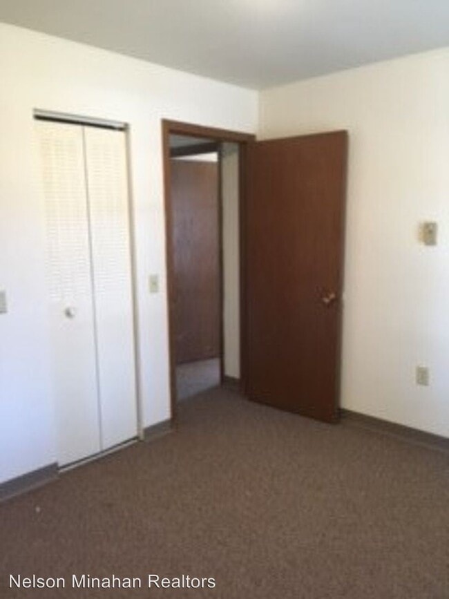 Building Photo - 419 Manor Dr