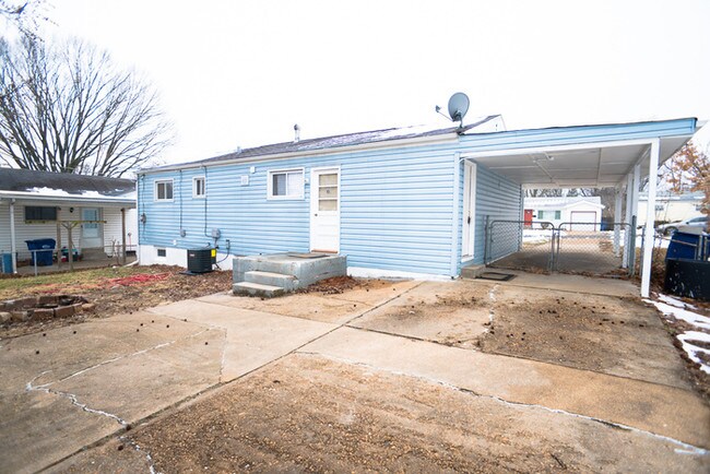 Building Photo - 1050 Wycomb Dr