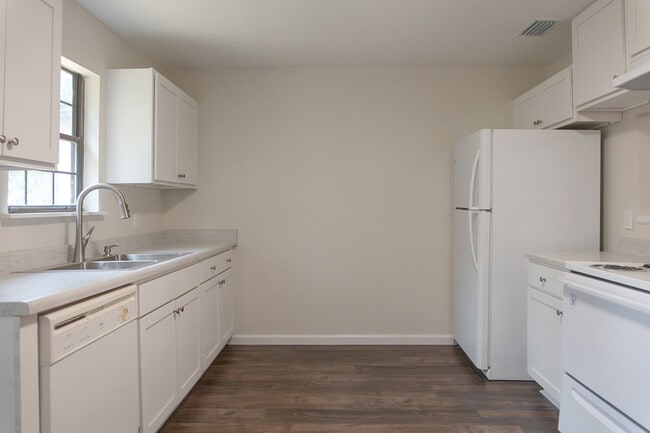 Photo - 1321 Burgess Dr Apartment