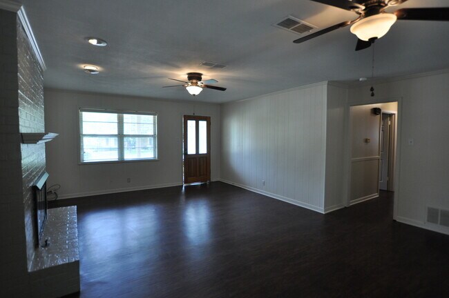 Building Photo - Coming Soon! 3 bedroom in the heart of Sou...