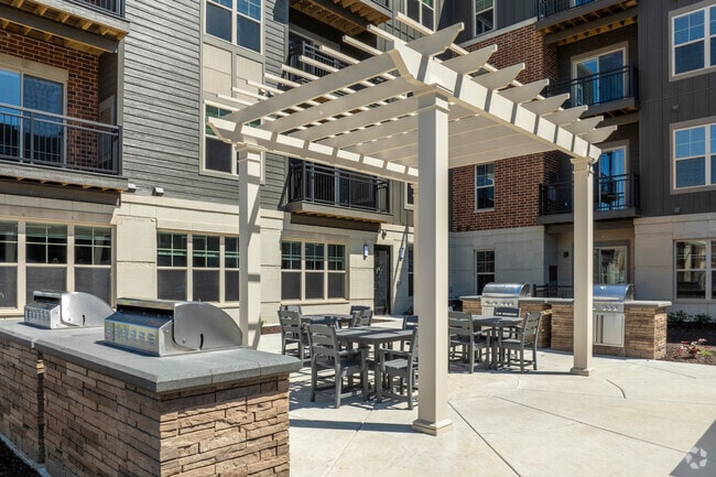 Common Area - Grills - Sugar Creek Commons