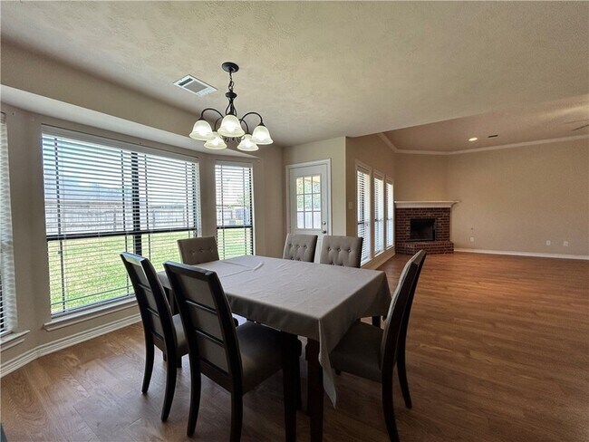 Building Photo - 1109 Pamplin Ct