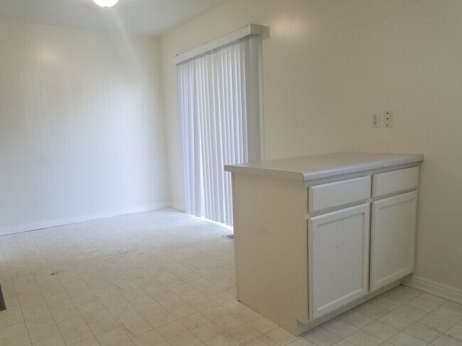 Building Photo - 4 br, 2 bath House - 533 South 450 East