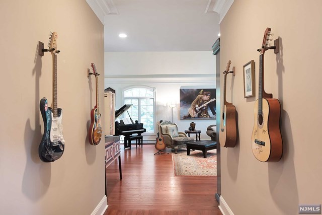 Foto del edificio - 233 W Saddle River Rd