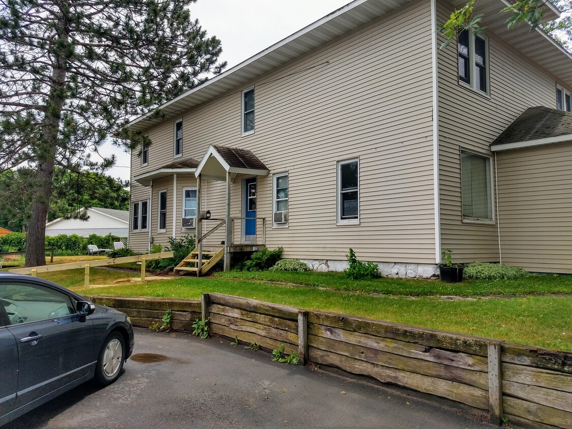 Private Entrance - 212 7th St