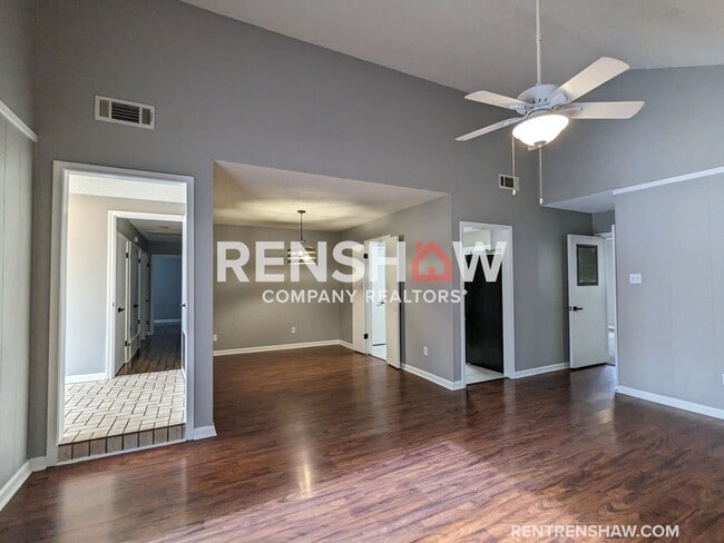Foto del edificio - 6936 Briarhill - Modern Upgraded Bartlett ...