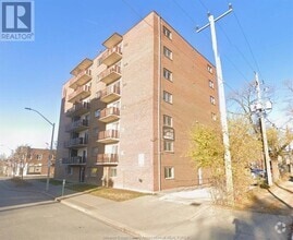 Building Photo - 1980 Wyandotte St W