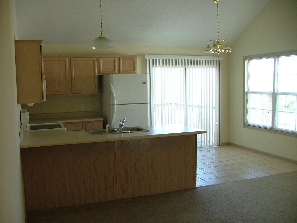 Building Photo - 3200 Eagle Ridge Dr