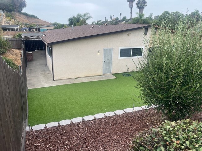 Foto del edificio - 3bd/2ba Single Story Duplex with New Luxury Vinyl Plank!