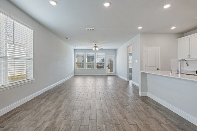 Foto del edificio - 724 Amenduni Ln