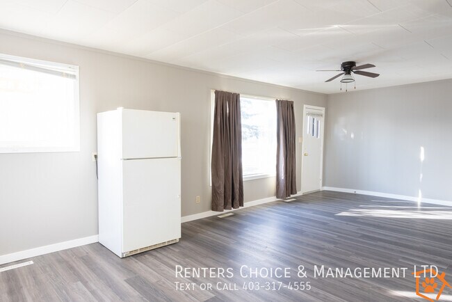 Photo du bâtiment - Long Term Single-Level Townhouse Opportunity in Coaldale