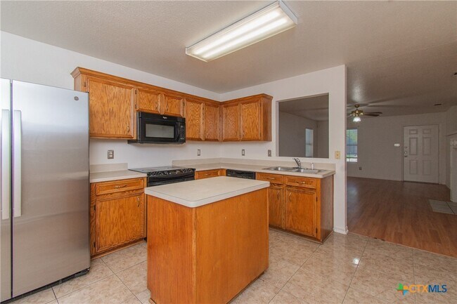 Building Photo - 2907 Lantana Dr