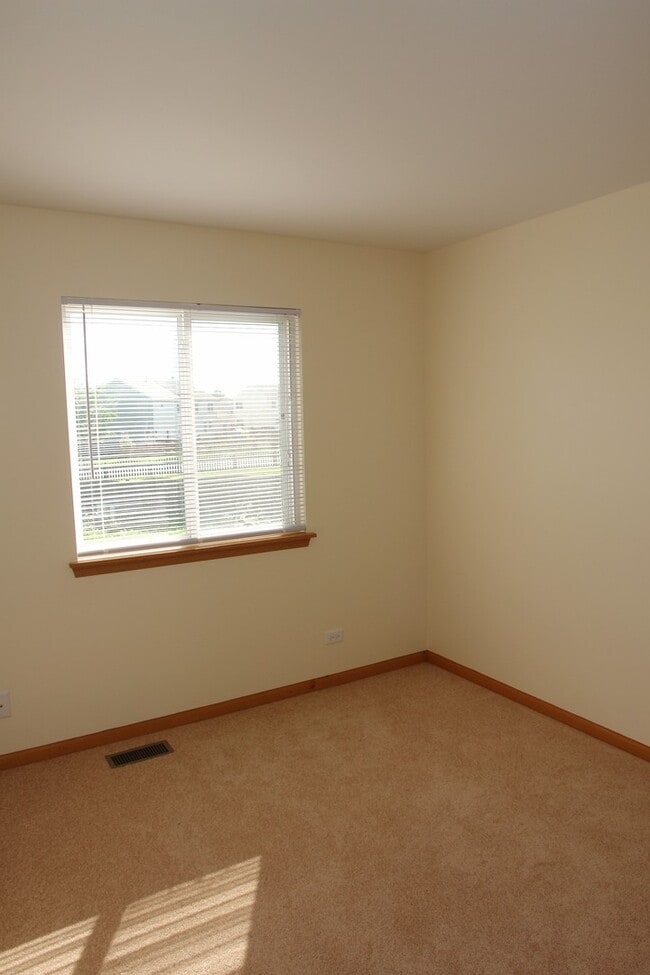 Building Photo - 2164 N Cheswick Ct