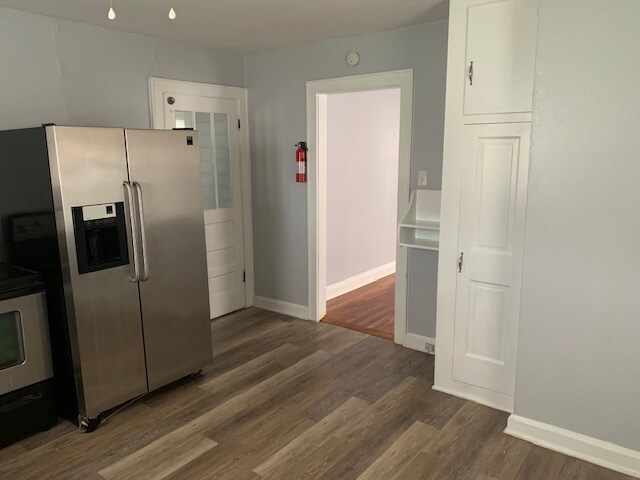 Foto del edificio - 6460 Farmdale Rd