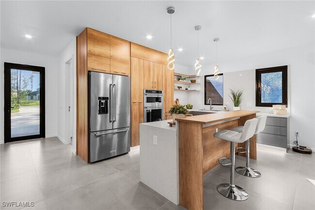 Foto del edificio - 4021 12th Ave SE