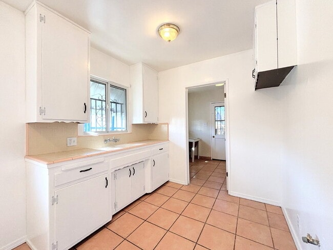 Building Photo - 645 S Bonnie Beach Pl