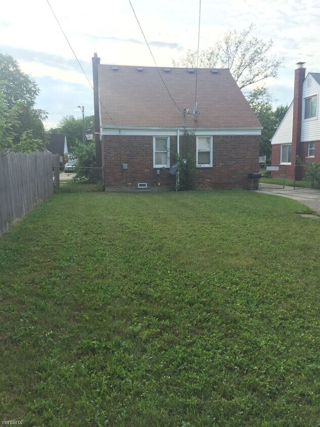 Foto principal - 3 br, 1.5 bath House - 11426 Balfour Rd