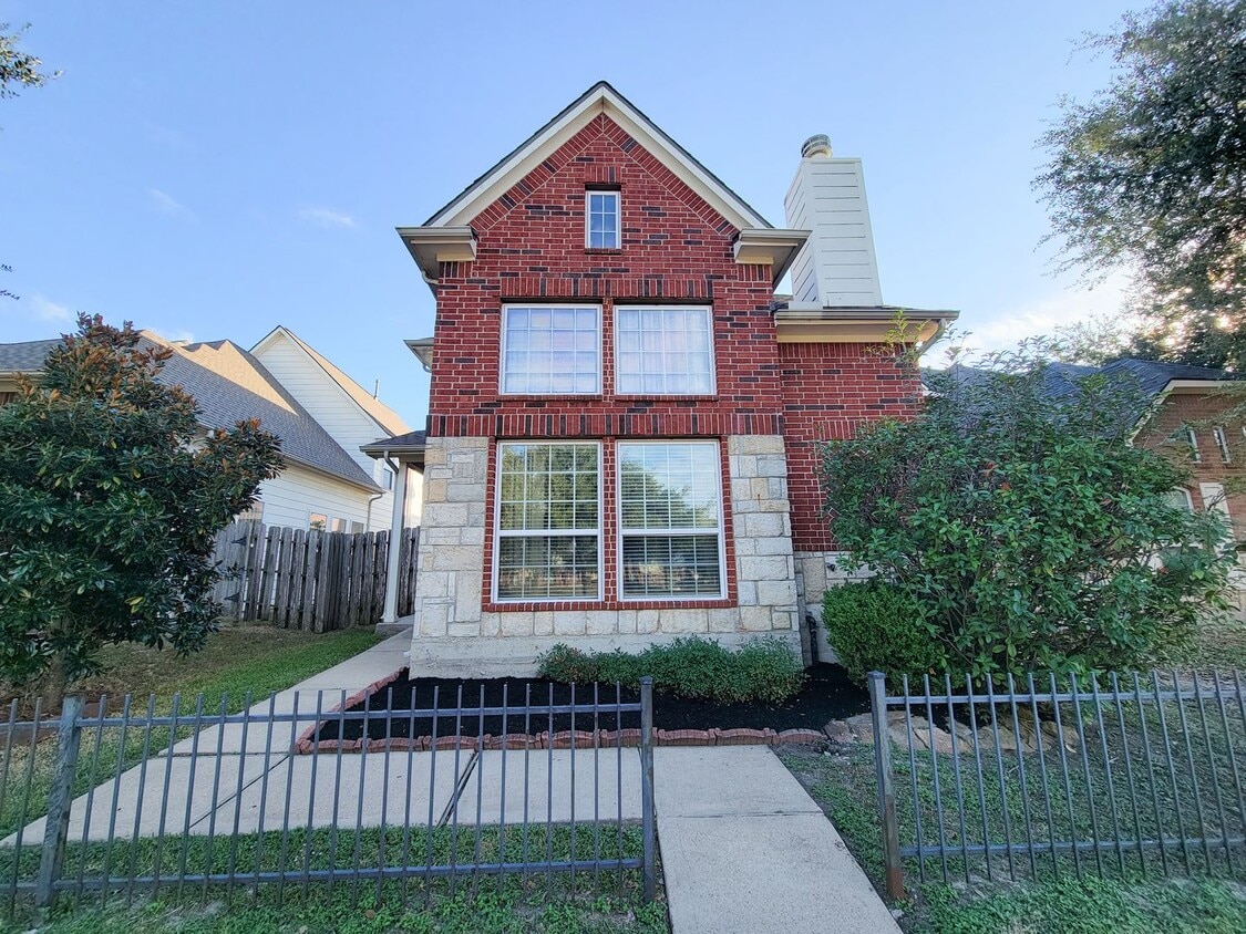 Gorgeous Large Floorplan with High Ceilings! - Gorgeous Large Floorplan with High Ceilings!