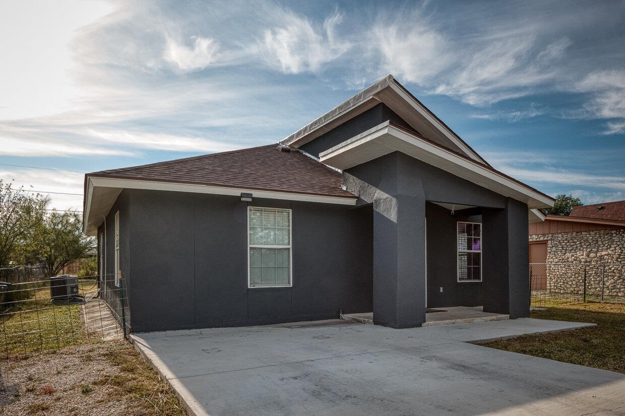 Foto principal - 605 E Adobe St