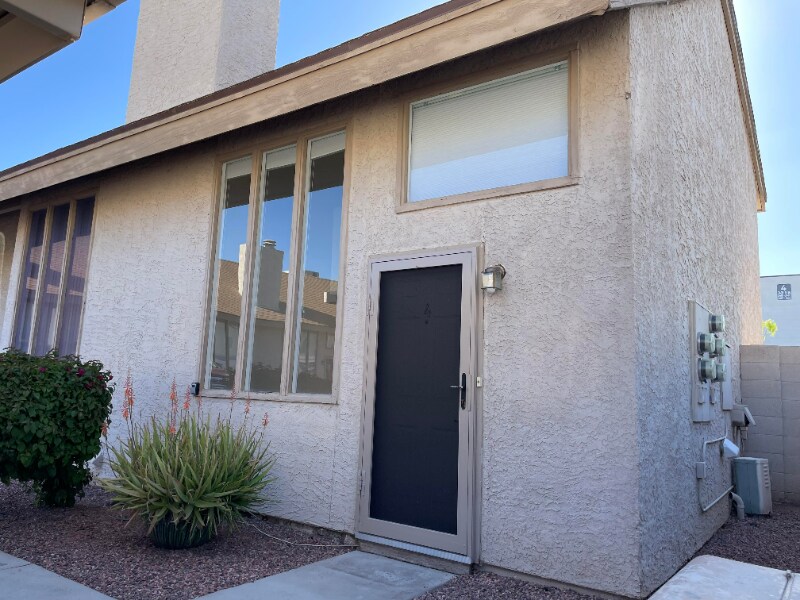 Primary Photo - 4240 N Longview Ave