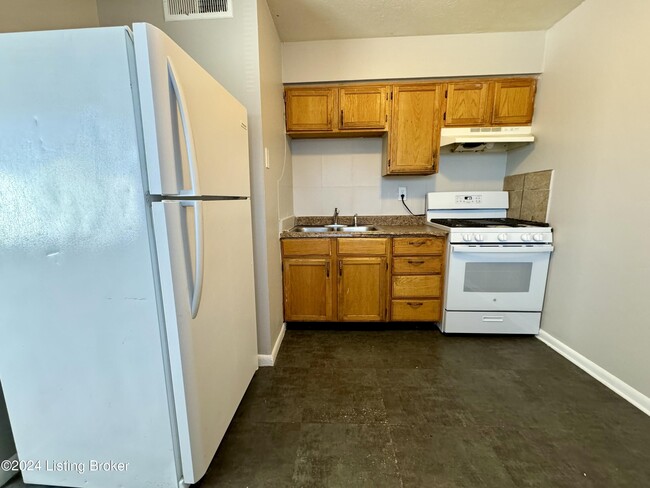 Building Photo - 6813 Crestview Dr