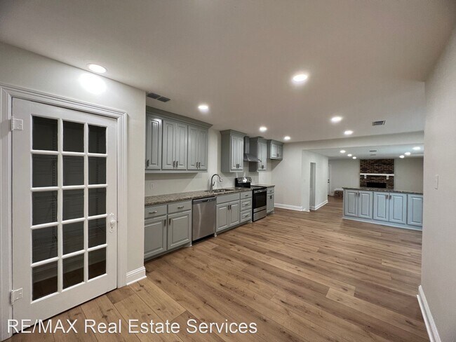 Foto del edificio - 5 br, 3.5 bath House - 222 Walnut