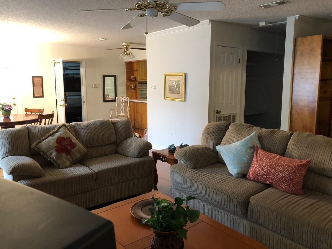 Foto principal - 152 S Foster Dr