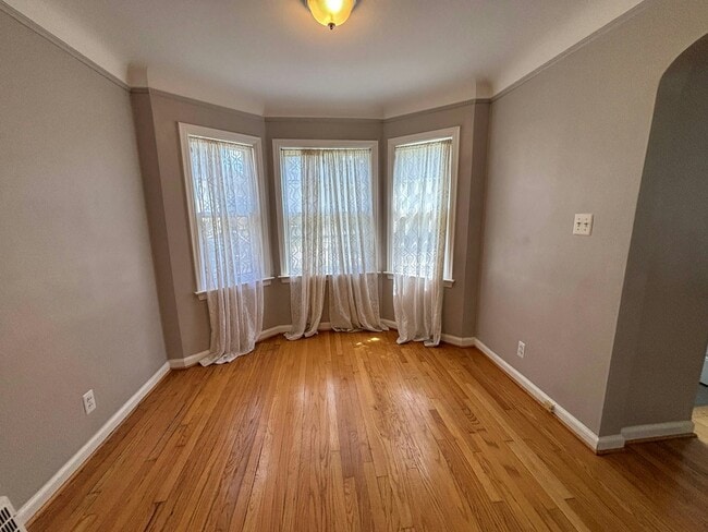 Building Photo - 581 Flowerdale St