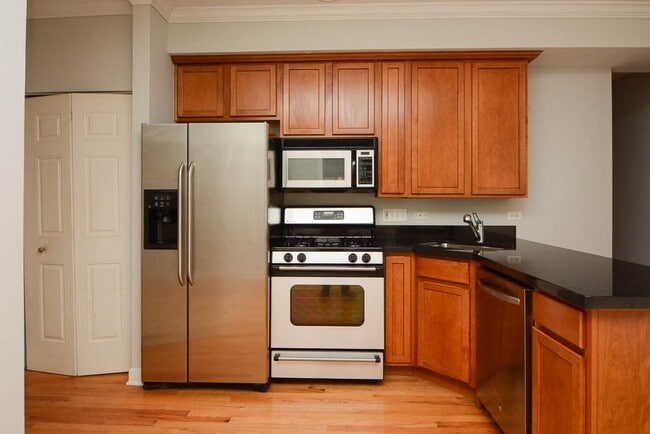 Building Photo - 3251 N Clifton Ave