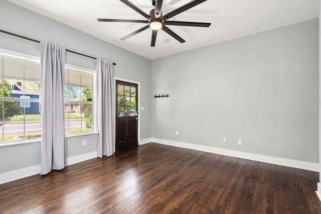 Building Photo - Located in the heart of Cleveland Park, this charming home has it all!