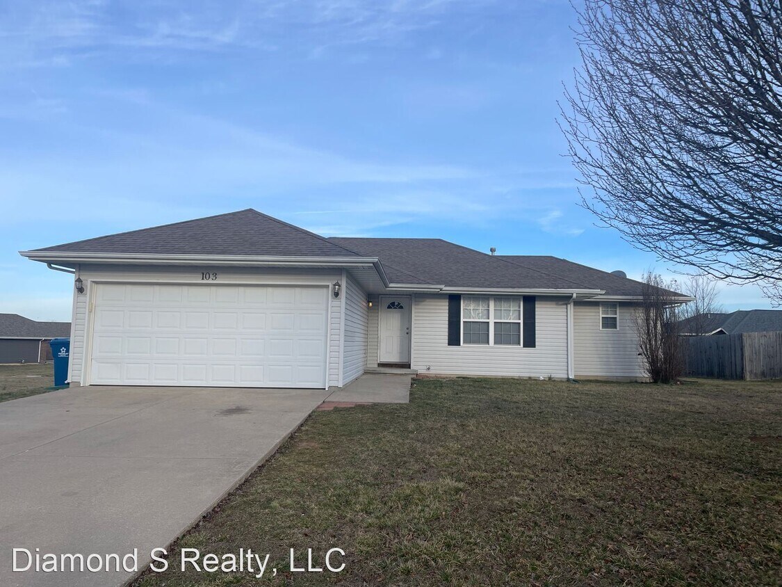 103 Spruce Ave, Clever, MO 65631 House Rental in Clever, MO