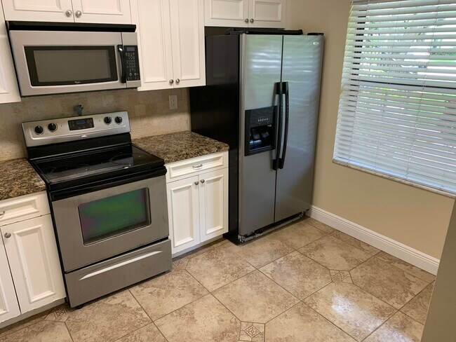 Building Photo - 501 Sabal Ridge Cir