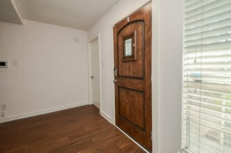 Building Photo - 3722 Brier Gardens Dr
