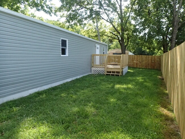 Building Photo - 230 Happy Hollow Ln