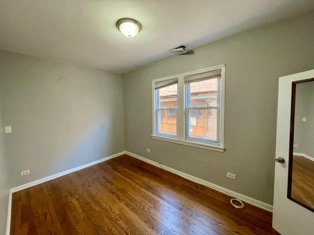 Building Photo - 3 bedroom in Chicago IL 60618