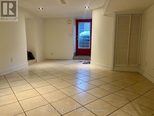 Building Photo - 417 Crawford St