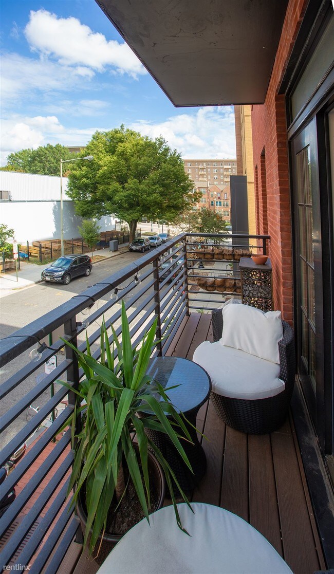 Foto del edificio - 1412 Chapin St NW