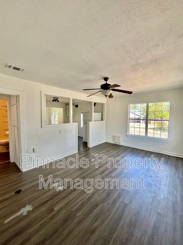 Building Photo - 1307 Bertha St