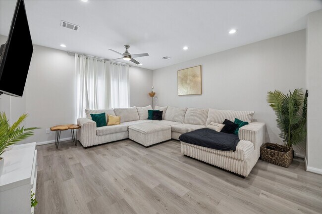 Foto del edificio - 8308 James Franklin St