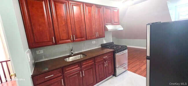 Foto del edificio - 33-30 89th St