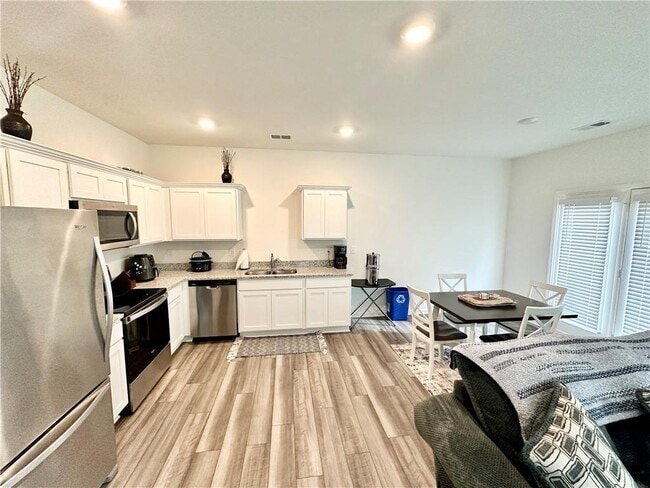 Building Photo - 1060 Paddington Dr