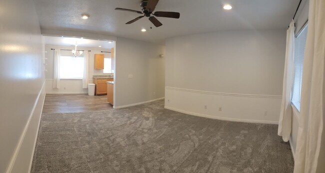 Building Photo - 2 bed, 1 bath at Brentwood!