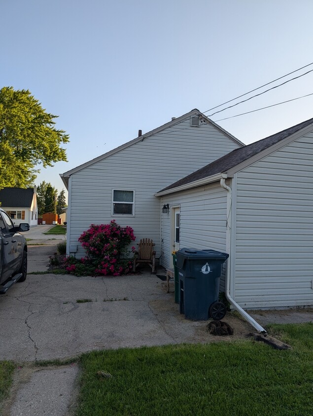 Building Photo - 358 Bischoff St